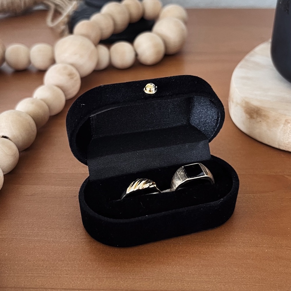 SIGNET RING SET & BOX (BLACK/GOLD) - Picture 5 of 7